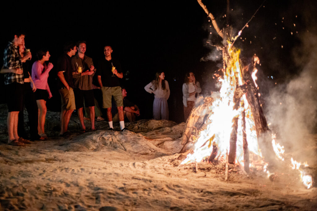 Barefoot Manta Island Resort - Bonfire